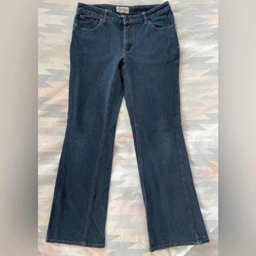 L.L.Bean Favorite Fit Boot Cut Jeans, size 6 Reg